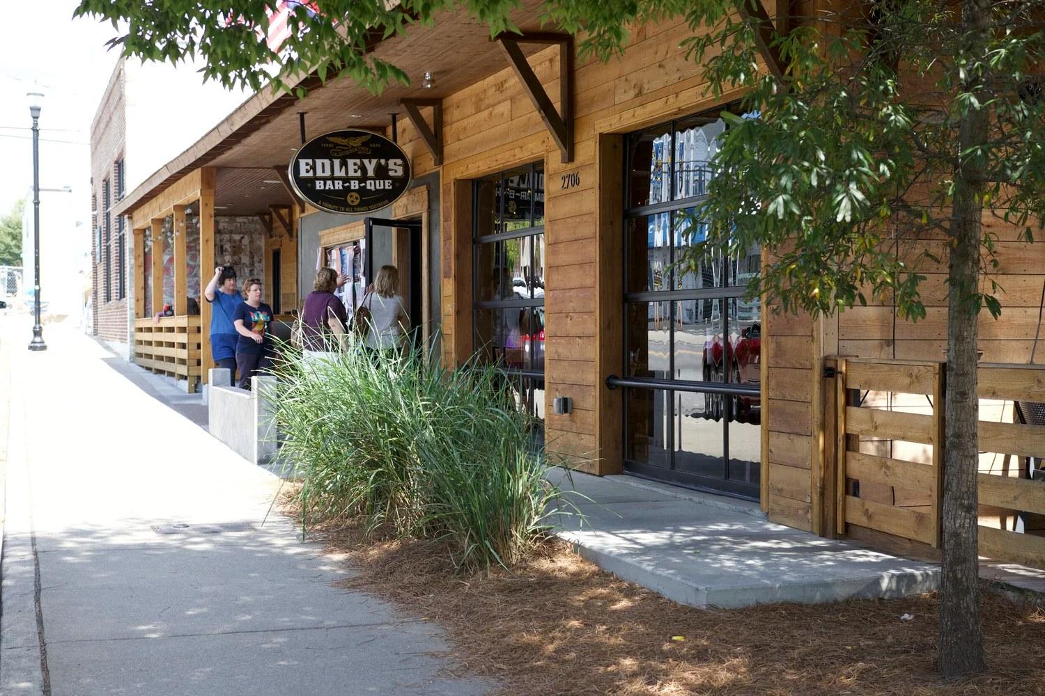 Edley's Bar-B-Que (12 South)