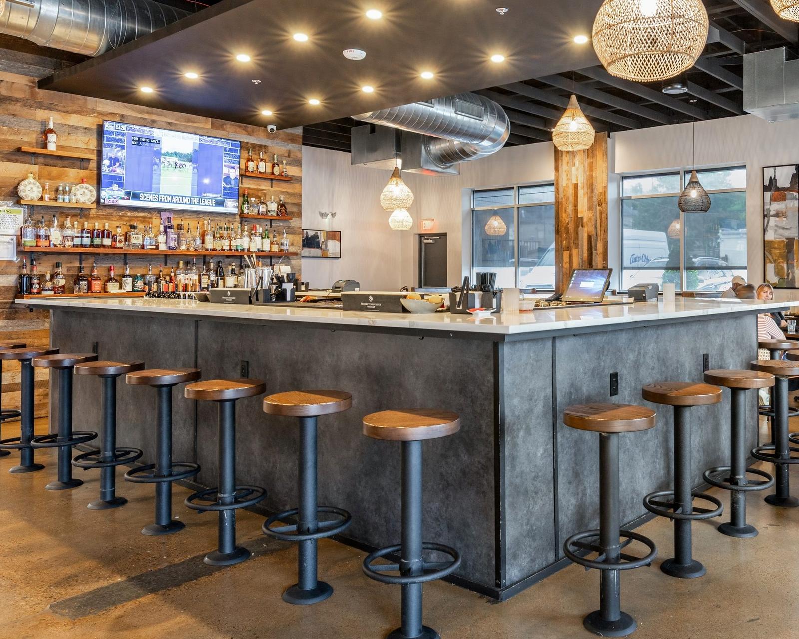 Music Row Bar & Grill